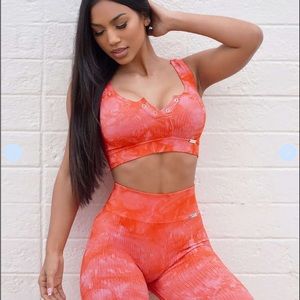 Bombshell Sportswear TYE DYE TOP - Hawaiian Punch